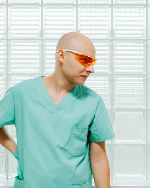 Retrato ilustrativo de stock para el Dr. Rodrigo Meza Alcántara