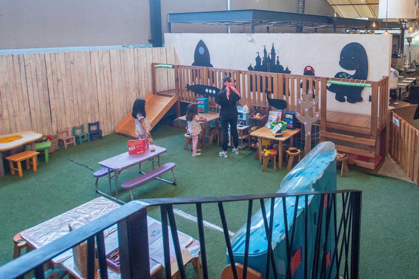 Área para niñas y niños en El Origen