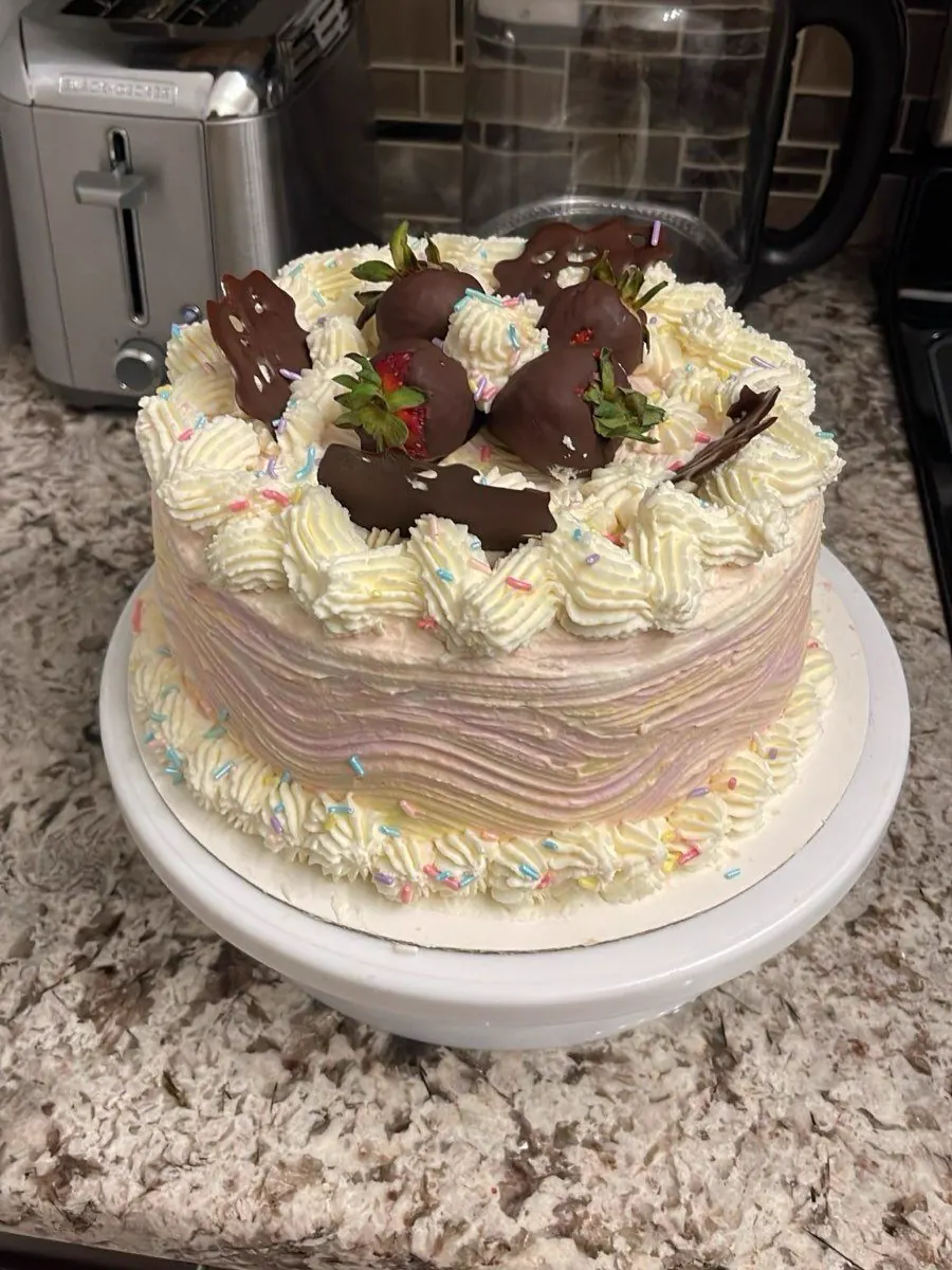 Fotografía original de un pastel tomada en una cocina