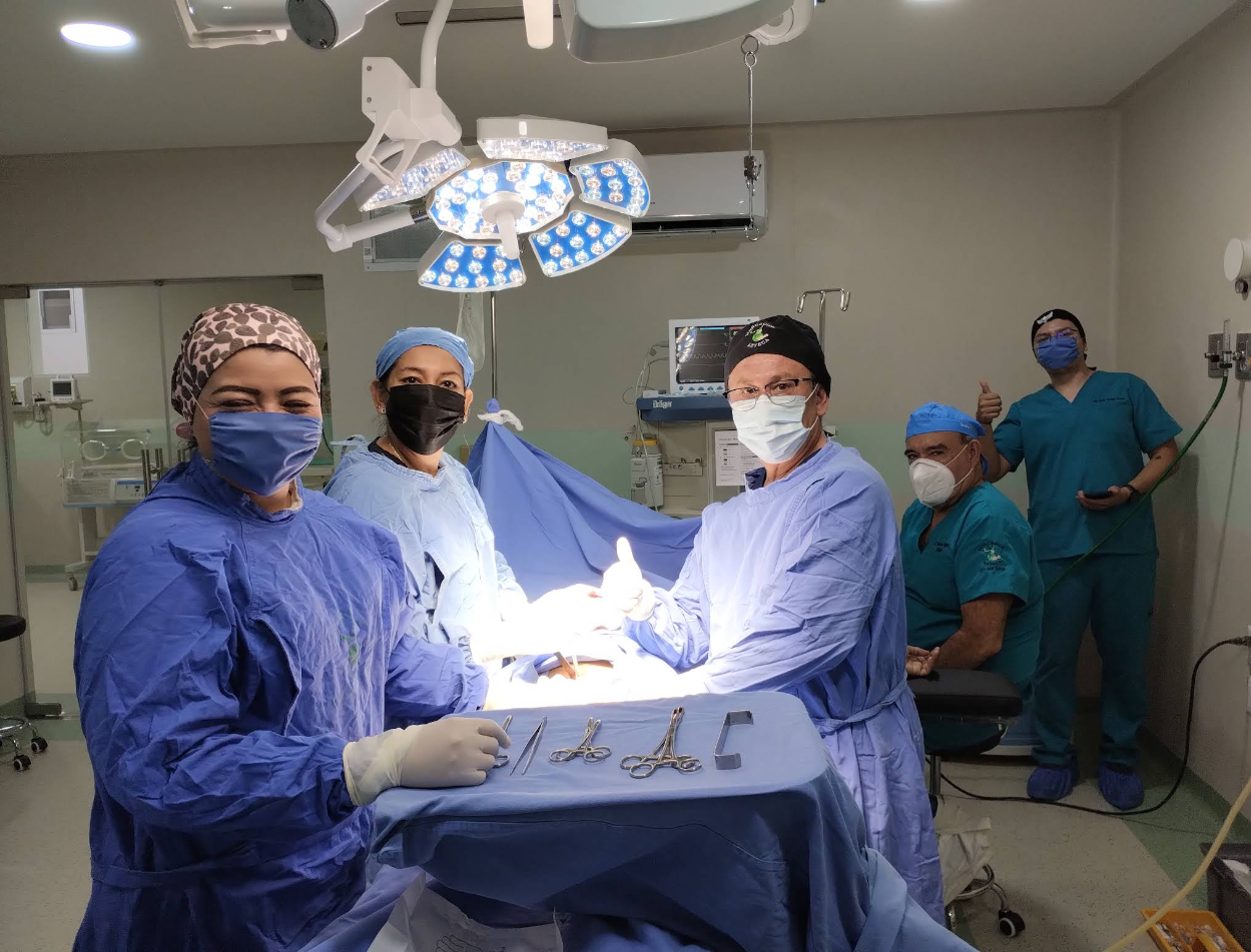 Equipo médico Clínica Quirúrgico Azteca